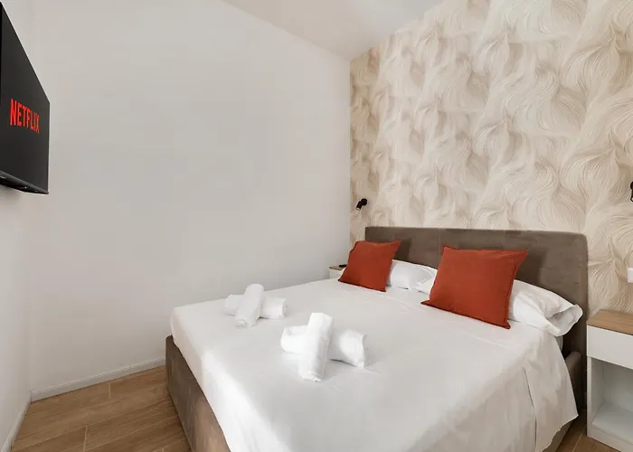 White Flat Labicana * Roma