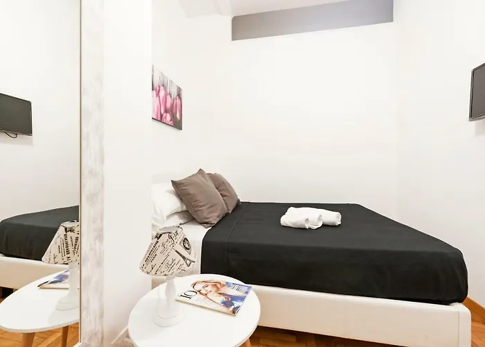 White Flat Labicana Roma