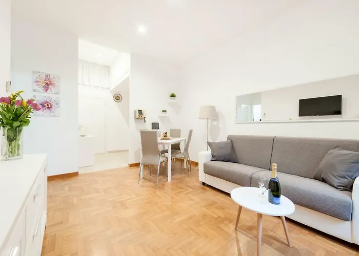 White Flat Labicana Roma